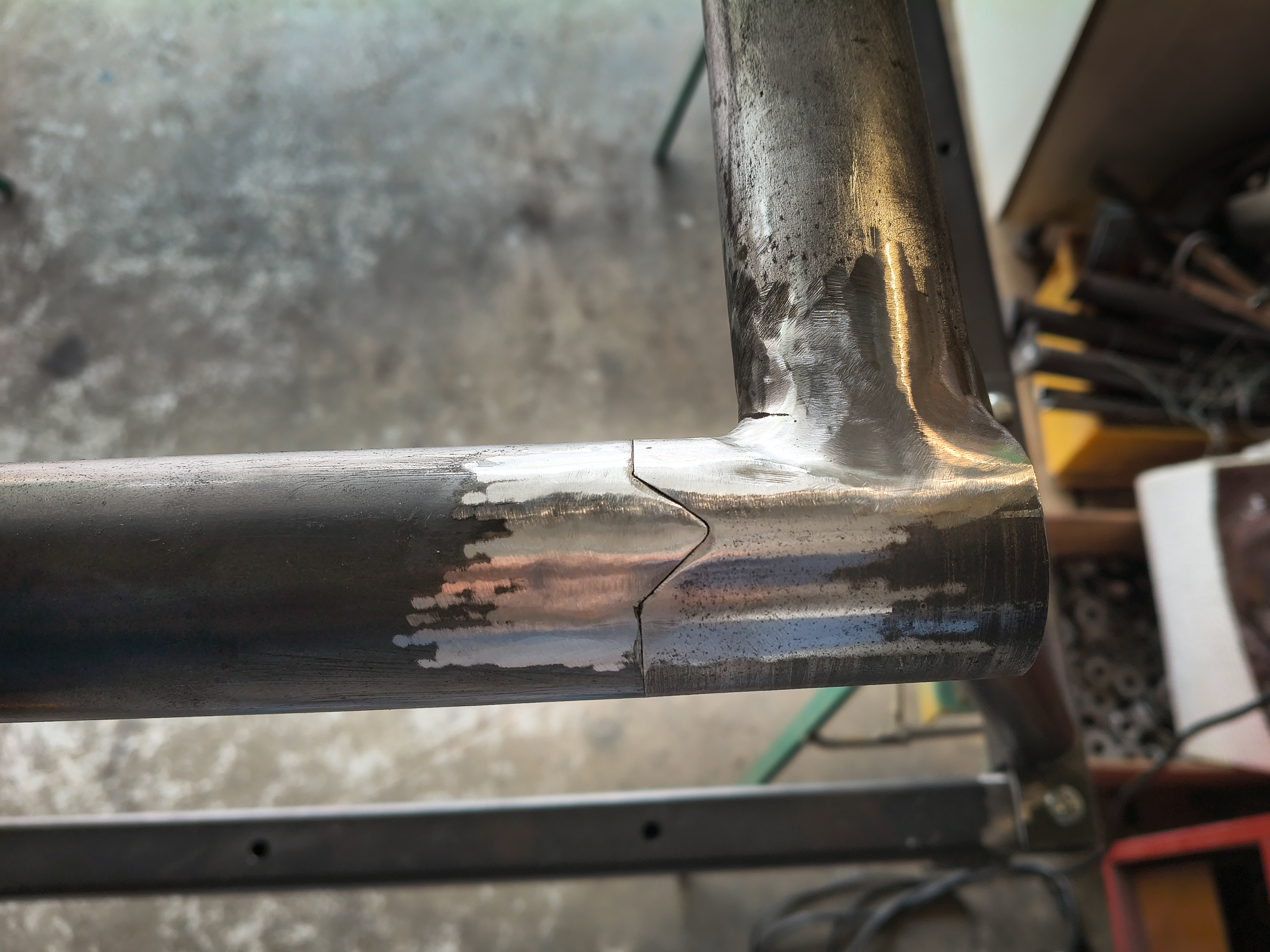 Anti-roll notches
